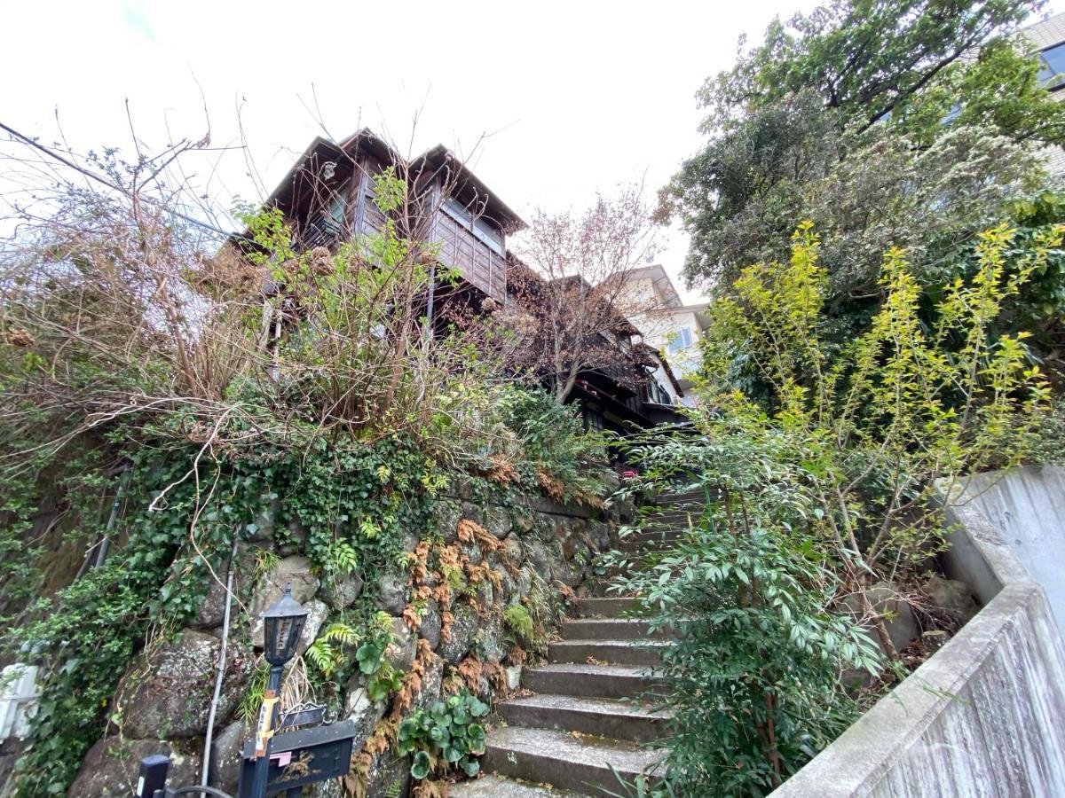 Отель Atami Ikyuan 熱海一休庵 Экстерьер фото